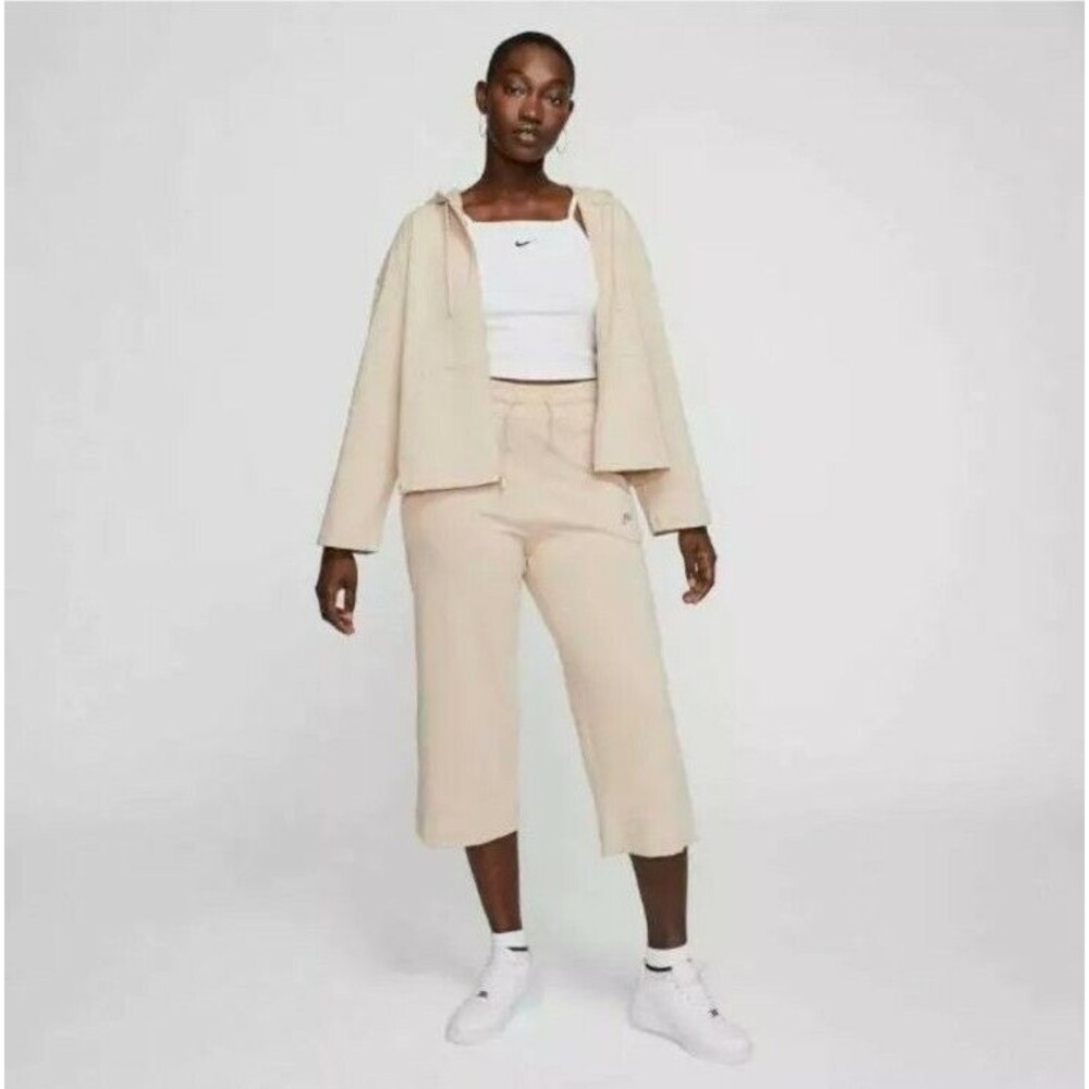NWT Nike Loose Fit Capri Pants Cream Beige Women's M